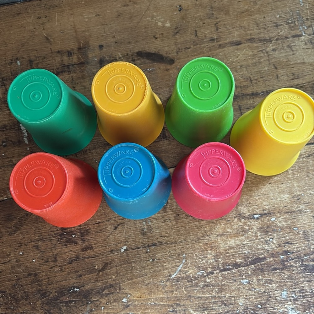 Vintage Tupperware #109 Authentic Kids Plastic Tumblers ~Set of 7 Colourful Cups - Picture 7 of 13